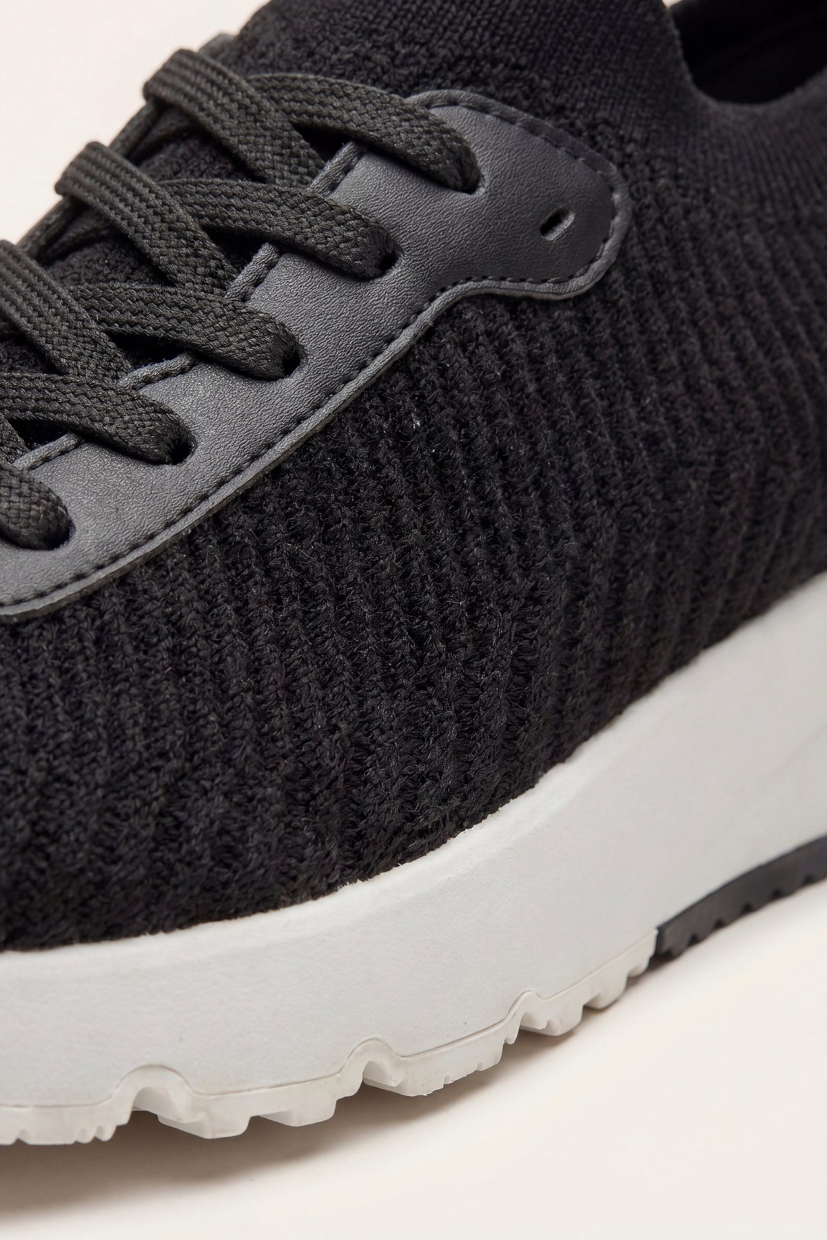 Vicenza Mesh Runner Black